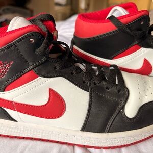 Air Jordan 1 Retro High OG Nike White and Black Athletic Shoes